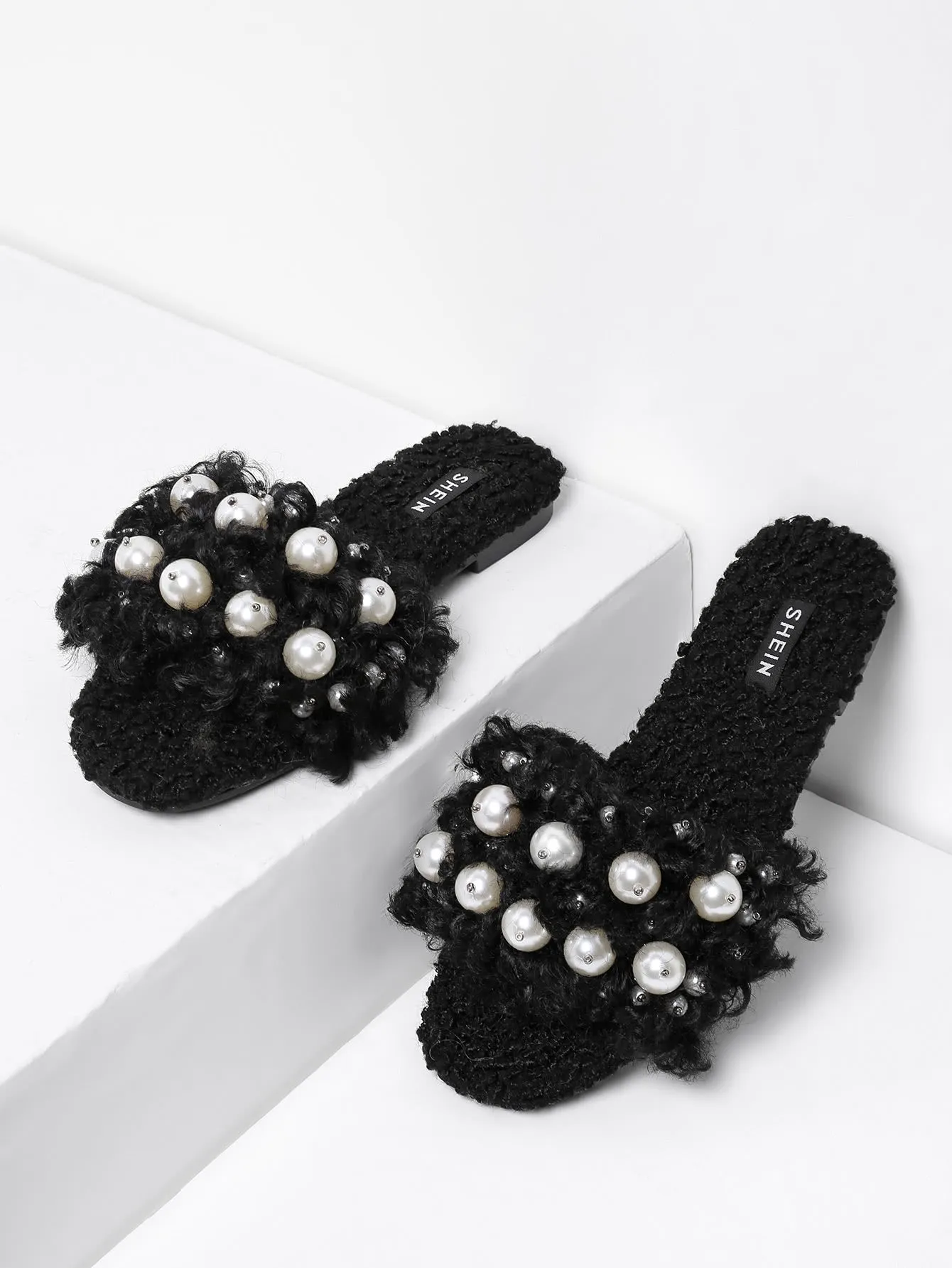 Beatiful Faux Pearl Embellished Fuzzy Sliders